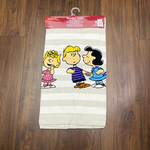 Peanuts Snoopy gang “Hooded” Towel