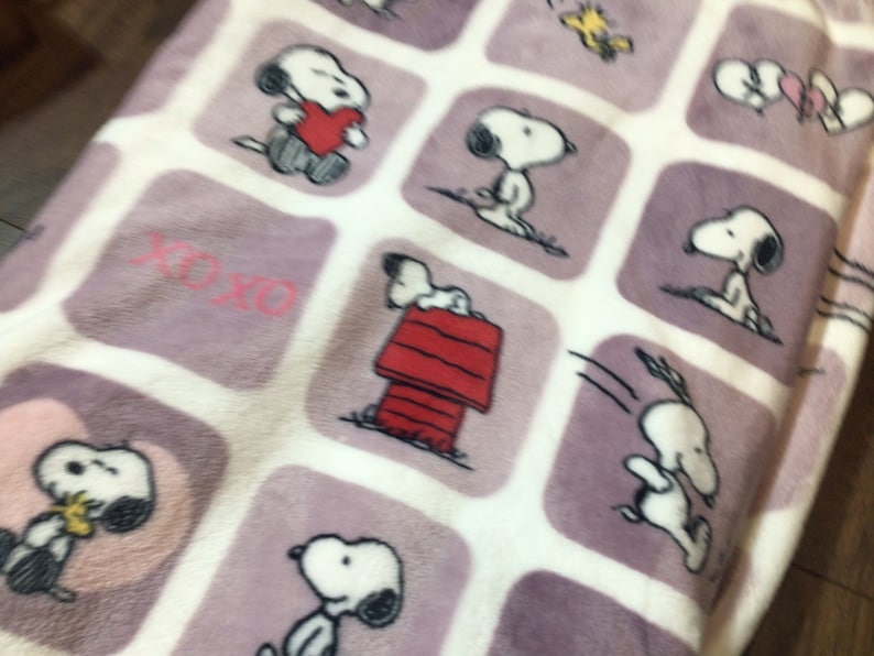 BERKSHIRE Snoopy PEANUTS life in Square 1.0 Valentine Throw Blanket