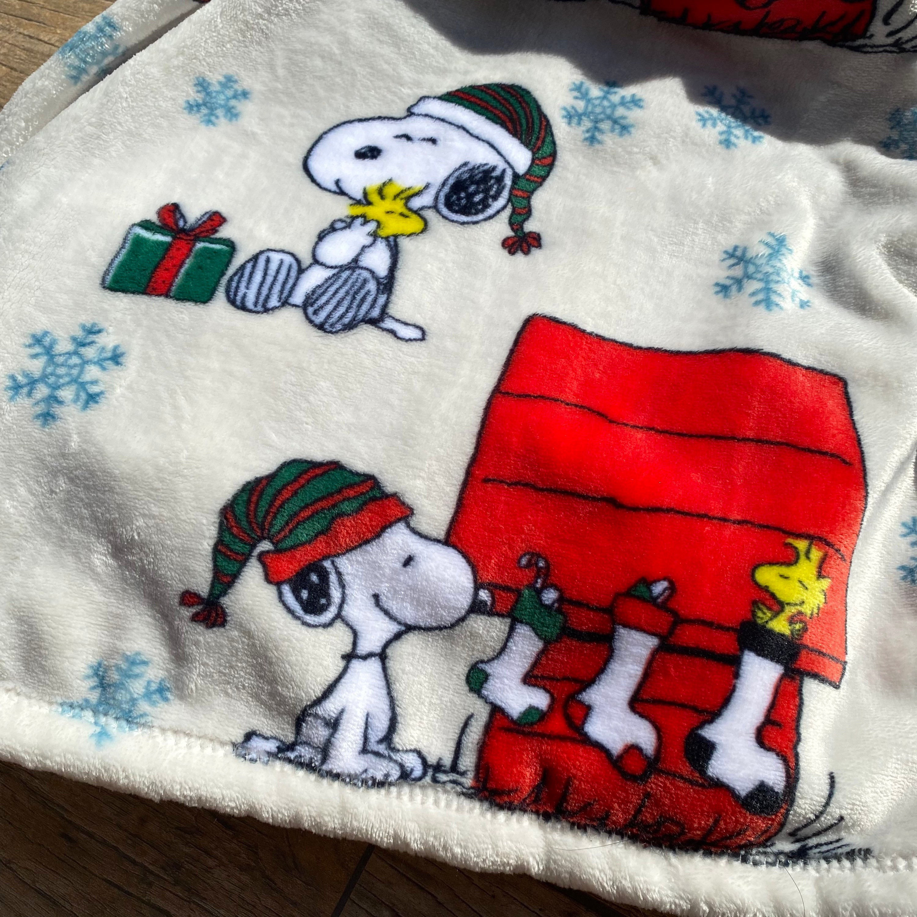 Snoopy christmas blanket hot sale