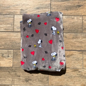 Peanuts SNOOPY "Love & Paws" Gray Throw Blanket Collection- Valentine Edition