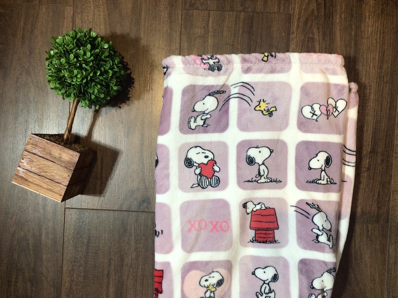 BERKSHIRE Snoopy PEANUTS life in Square 1.0 Valentine Throw Blanket