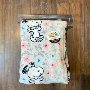 Collezione di coperte decorative morbide per la casa &quot;Spring Flower&quot; di Berkshire Peanuts SNOOPY