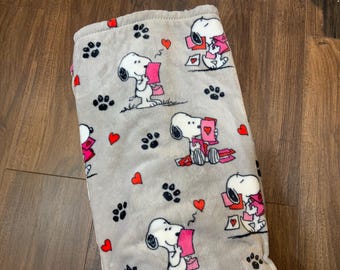 Snoopy Throw Blanket: Peanuts 'Write You a Love Letter' - 60x70 Gray Blanket