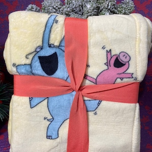 Mo Willems&#39; &quot;Elephant & Piggie&quot; Throw Blanket