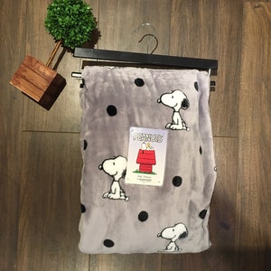 Berkshire Peanuts SNOOPY “Polka Dot”Soft Home Decorative Throw Blanket Collection