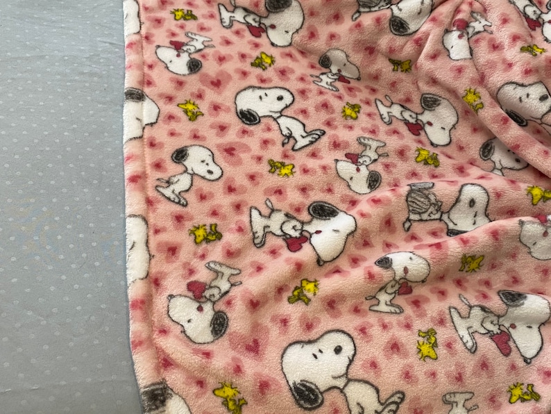 Berkshire Snoopy PEANUTS hot Pink Love Valentine Throw Blanket