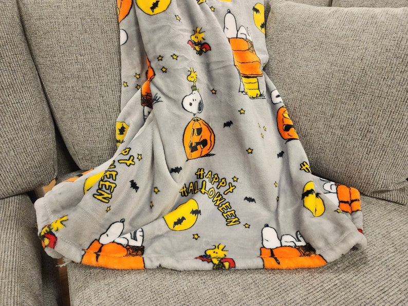 LIMITED EDITION Berkshire SNOOPY "happy Halloween Dark-out 2.0" Throw