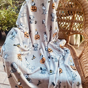 LIMITED EDITION Peanuts Snoopy and Woodstock &quot;Halloween Pumpkin Decoration&quot; Fleece Throw Blanket