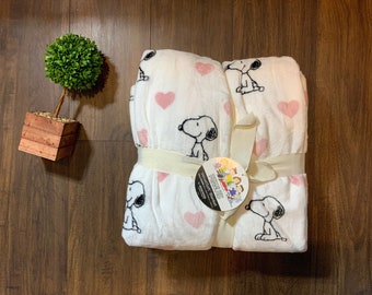 Manta de terciopelo suave tamaño individual/queen de Peanuts "Snoopy corazones y amores"