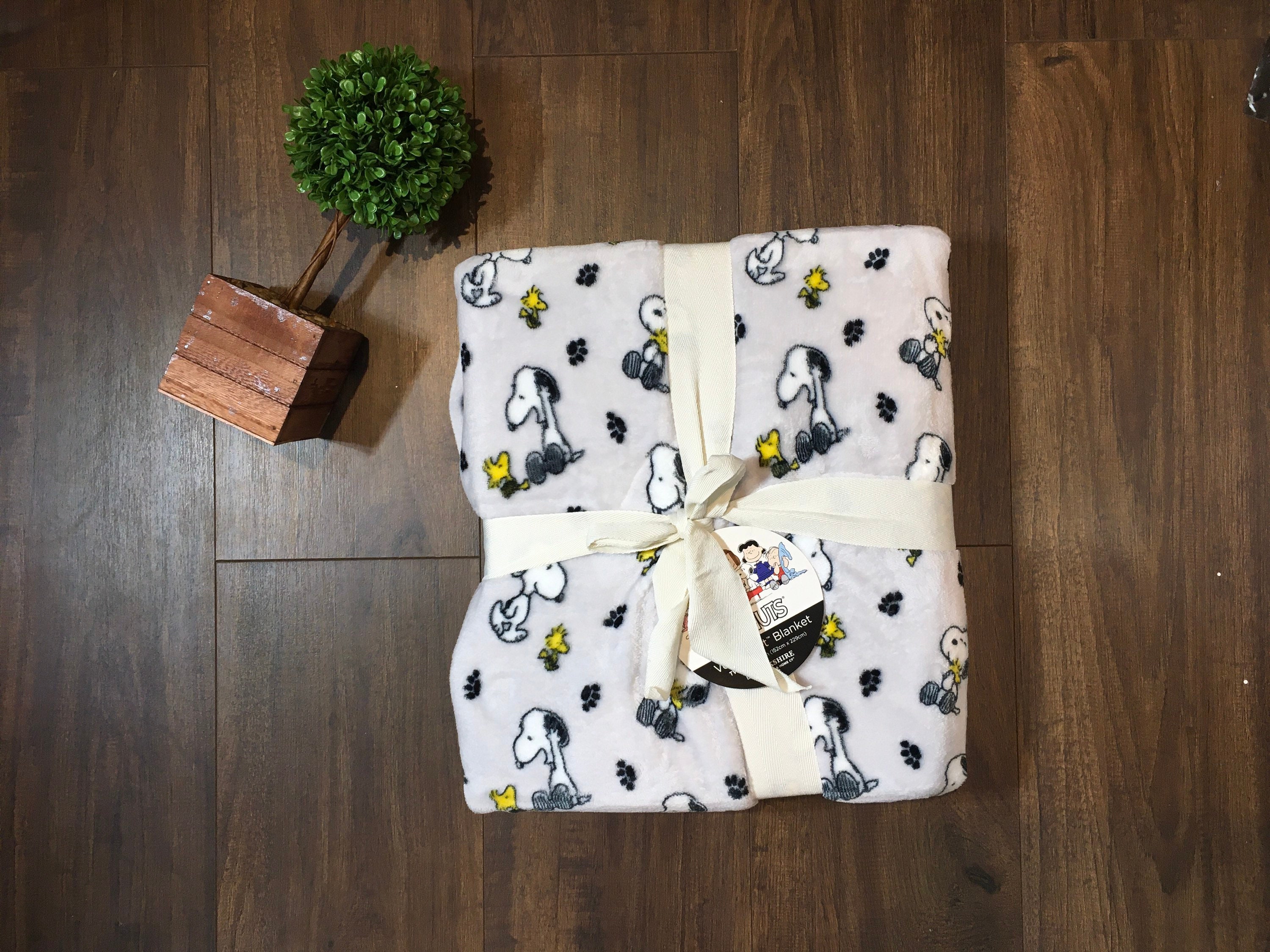 Snoopy Blanket Peanuts snoopy W the Paws All over Velvetsoft Queen Size Blanket Etsy Canada