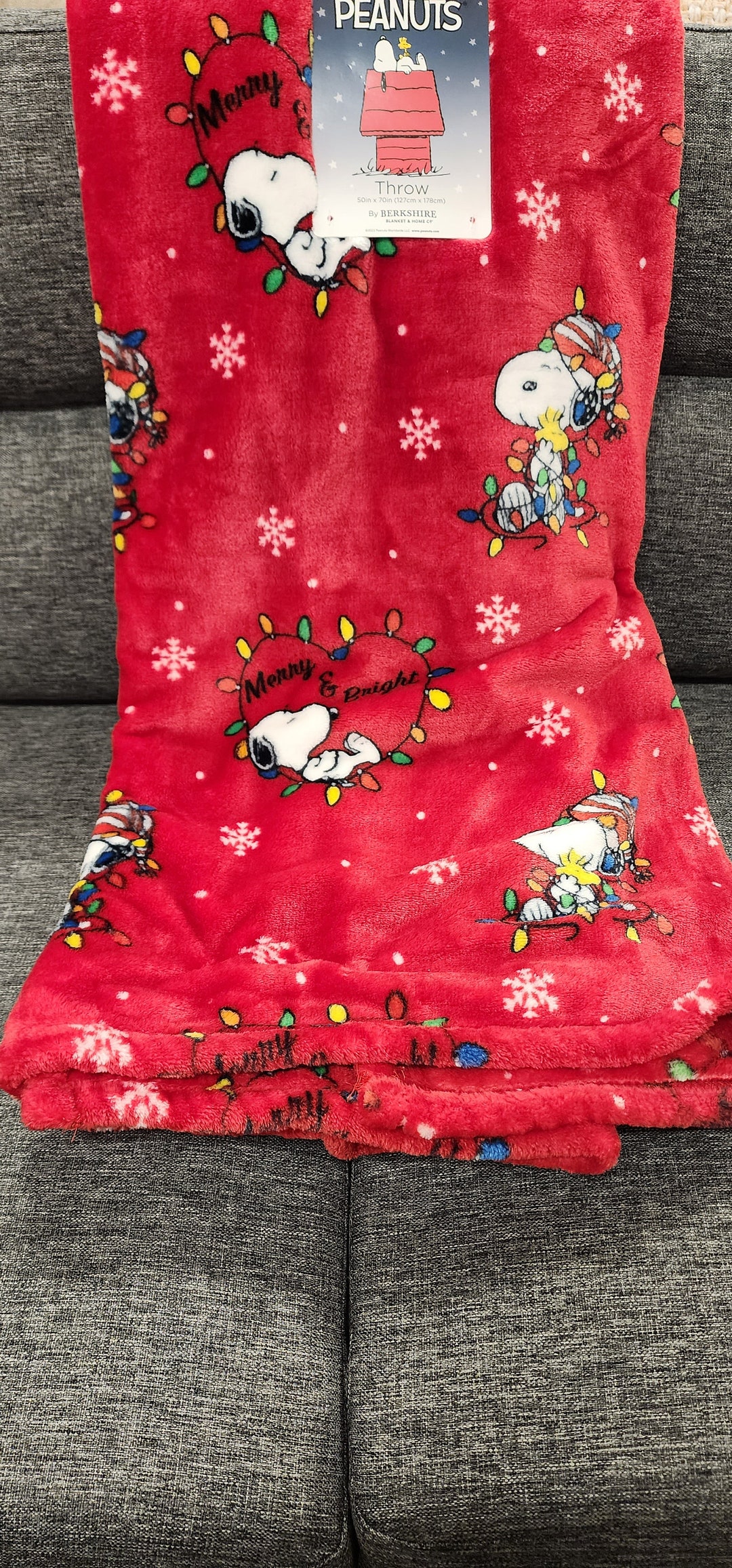 Peanuts christmas throw hotsell
