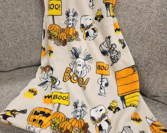 LIMITED EDITION SNOOPY Halloween "Great Pumpkin" Home Decorative Throw Blanket Collection