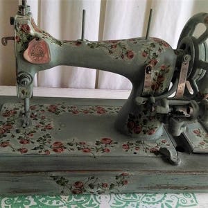 Vintage sewing machine,hand painted sewing machine ,Hand-decorated antique sewing machine, decoupaged sewing machine, genuine sewing machine