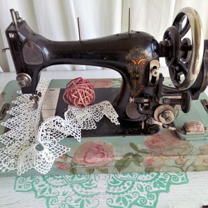 Vintage sewing machine,hand painted sewing machine ,Hand-decorated antique sewing machine, decoupaged sewing machine, genuine sewing machine