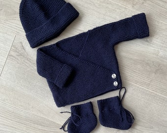 Ensemble bébé, tenue naissance bébé, pure laine (100% mérinos), tricoté à la main, brassière, chaussons et bonnet