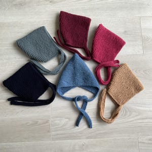 Bonnet bébé, béguin bébé 12 mois, en pure laine (100% Mérinos), tricoté à la main, prêt à livrer