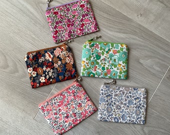 Mini pochette en Liberty, porte monnaie femme, porte-cartes, tissu Liberty, trousse plate, pochette, tissu