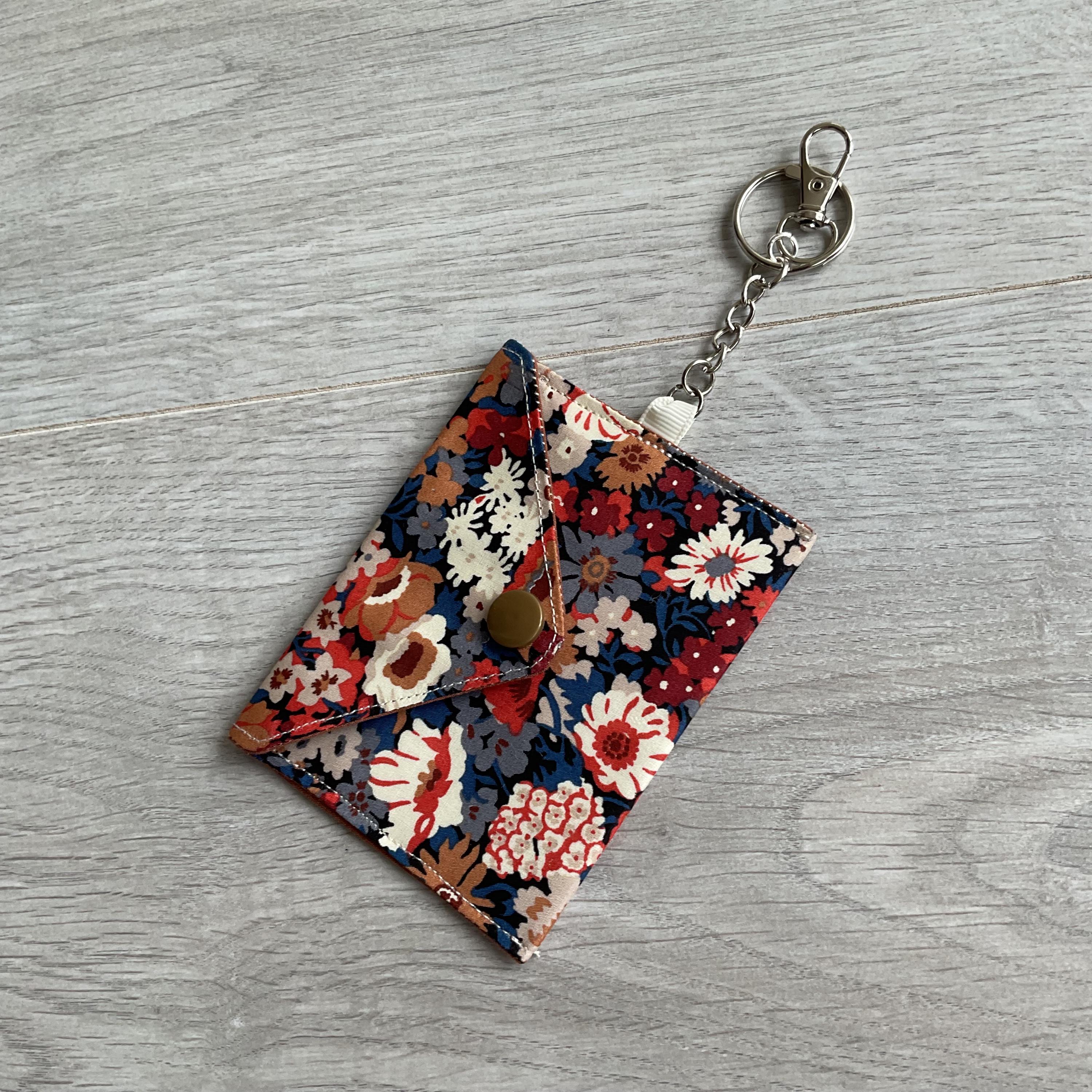 Étui Carte Femme RFID Avec Porte-Clés Et Pompon - 9 Emplacements, Beige