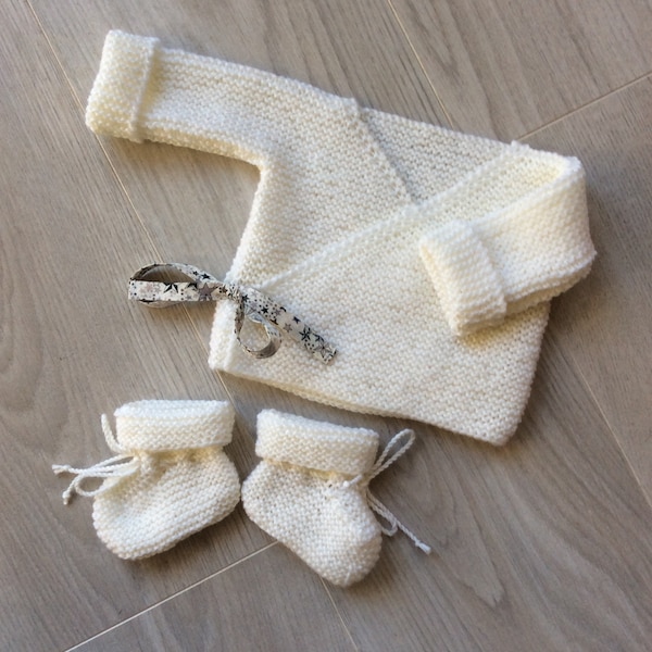 Baby-Set, Baby-Geburts-Outfit, reine Wolle (100 % Merino), handgestrickt, Baby-BH, Baby-Hausschuhe, Baby-Outfit, Liberty