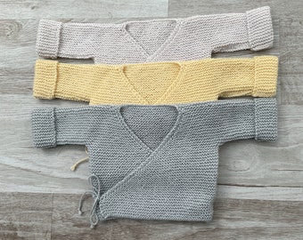 Brassière bébé naissance en pure laine 100% mérinos, cache-coeur tricoté à la main, brassière laine, layette, gilet bébé