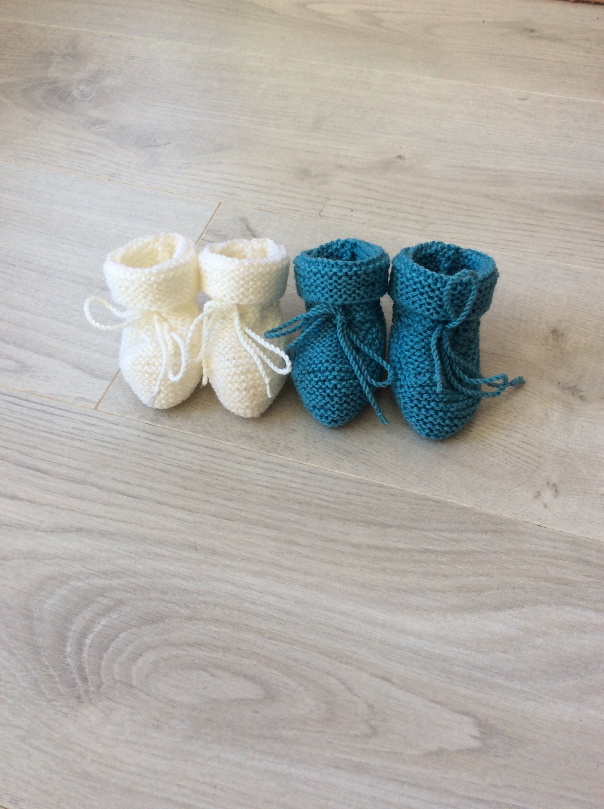Baby booties, pure wool booties (100% Merino), hand-knitted, wool booties