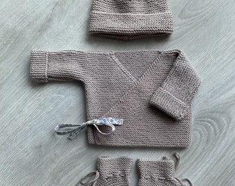 Ensemble bébé, tenue naissance, pure laine (100% Mérinos), tricoté à la main, brassière bébé, bonnet bébé, chaussons bébé, tenue bébé