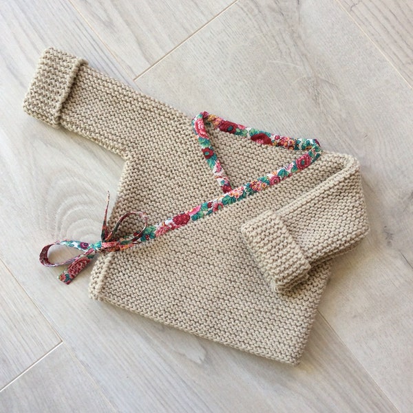 Baby-Cardigan, Woll-Wickelcardigan, Wollweste, Baby-Erstausstattung, Babyweste, reine Wolle (100 % Merino), handgestrickt, Liberty