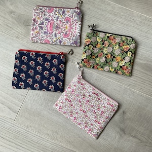 Mini pochette en Liberty, porte monnaie femme, porte-cartes, tissu Liberty, trousse plate, pochette, tissu