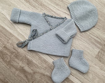 Ensemble bébé, tenue naissance, pure laine (100% Mérinos), tricoté à la main, brassière bébé, bonnet bébé, chaussons bébé, tenue bébé