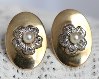 Pendientes vintage retro de oro de 18 k con forma de flor de perla blanca y diamantes de talla rosa - E0062