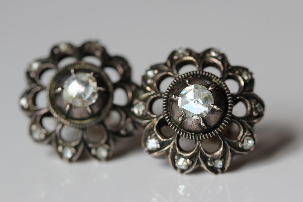 Pendientes florales vintage con diamantes de talla rosa - E0118