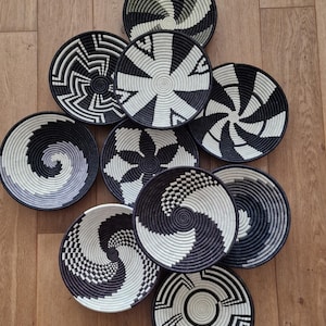 30.4cm W (12" W)  Black & White Rwanda sisal basket bowls