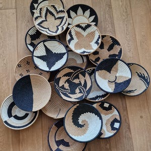 30.4cm W (12&quot;W) Black and natural Rwanda basket bowls / Wall decor / African baskets/Fruit bowl