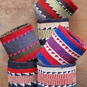 MUMBE: Cesto multicolorido de lã reciclada e sisal, 25 cm de largura x 25 cm de altura / Cesto de armazenamento / Cesto para plantas