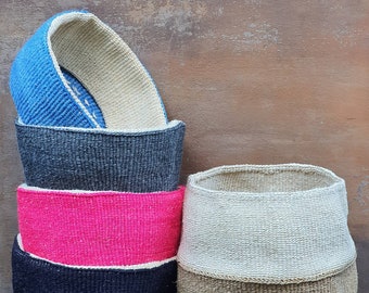 KUNJA: Cesta plegable de sisal bicolor