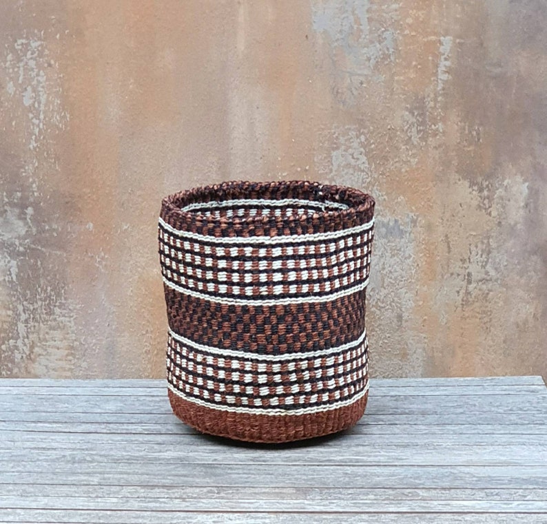 Fine weave brown sisal basket SUBIRI