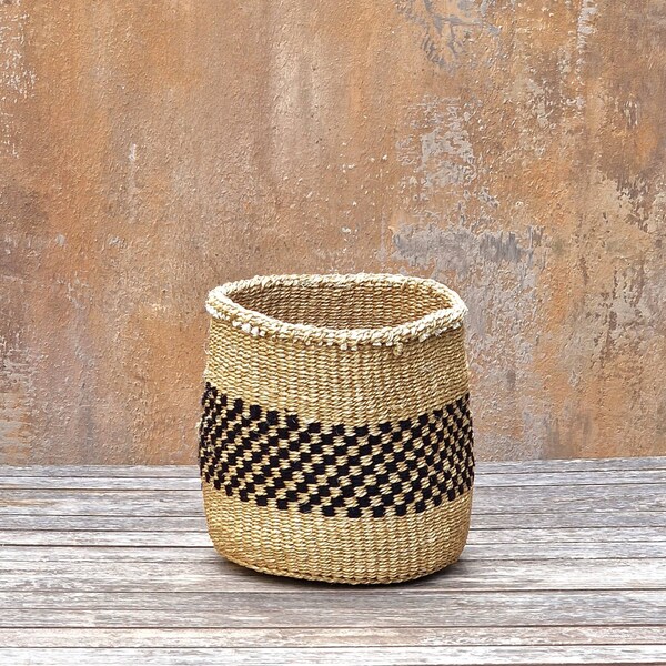 SHANI: Black wool and natural sisal basket