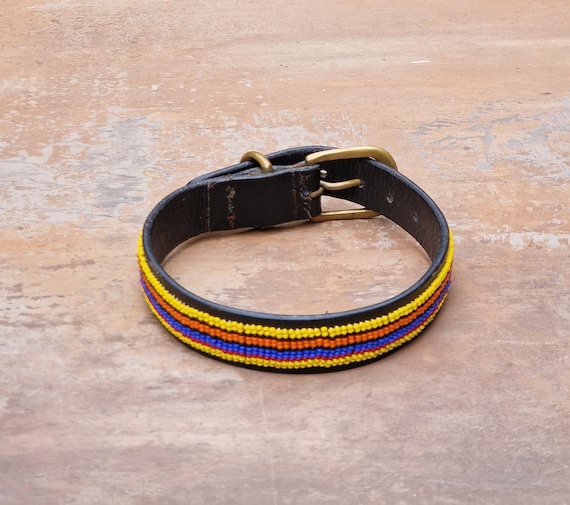 陶器 犬の彫刻 茶色 首輪付き