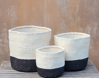 TAYARISHA: Natural/ off white & black sisal basket