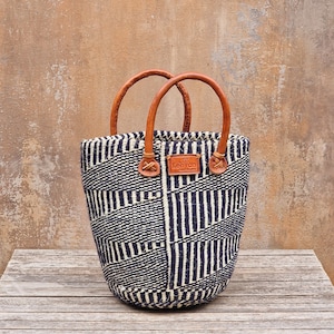 CHANGA: 10"W x 11"H  Navy recycled wool & sisal basket bag