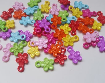 50 colgantes de flores acrílicas de colores surtidos / 19,5 mm, dijes para joyería DIY para collares, pulseras y proyectos de manualidades