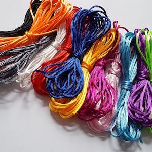 1 x 5 m zijdeachtig nylon knutselkoord | 2 mm draad voor het maken van sieraden, macramé, armbanden en knutselen