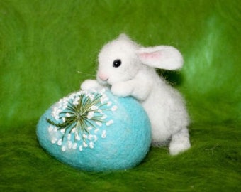 Needle Felted / miniature sculpture /hare with egg / rabbit/ bunny/ egg/ Easter handmade gift