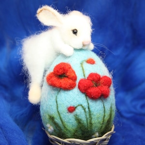 Needle felted /wool sculpture/Hare /Rabbit/Bunny/Easter decor/Easter Egg in basket/handmade gift