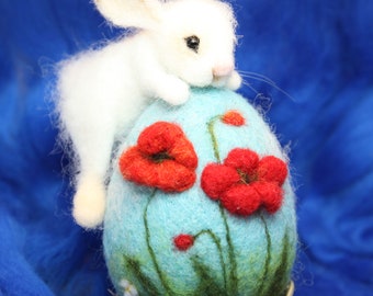 Needle felted /wool sculpture/Hare /Rabbit/Bunny/Easter decor/Easter Egg in basket/handmade gift