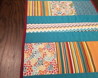 Runner da tavolo trapuntato fatto a mano - Stampe geometriche floreali, finiture bordeaux