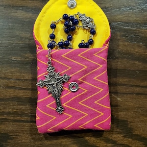 Bolsa de Rosário / Moeda em Tecido com Fecho de Metal - Rosa com Zig Zags Amarelos com Interior Amarelo