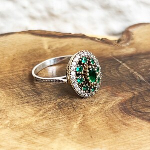 Handgemaakte ring met smaragd: Ottomaanse 925 sterlingzilveren damesring