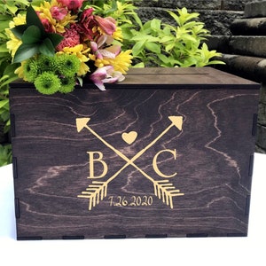 Caixa de cartão de madeira rústica, laço de cartão com slot, caixa de cartão de casamento, caixa de cartão de casamento gravada a laser, caixa de casamento de celeiro, caixa de cartão de casamento primitiva