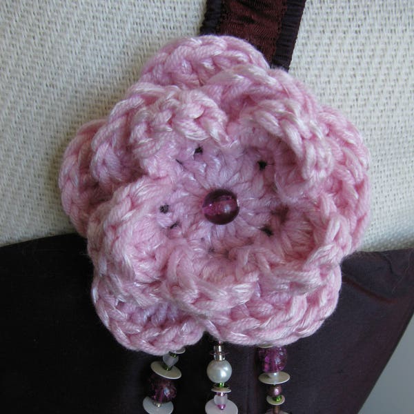 Broche, broche dentelle crochet, art textile, arts textiles, cérémonie, bijoux, robe de soirée, accessoires, cadeau femme